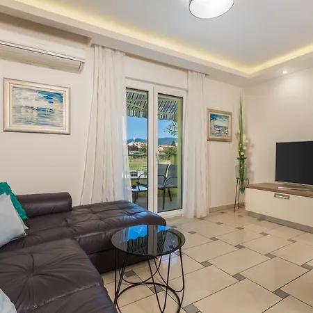 Apartment Moon River